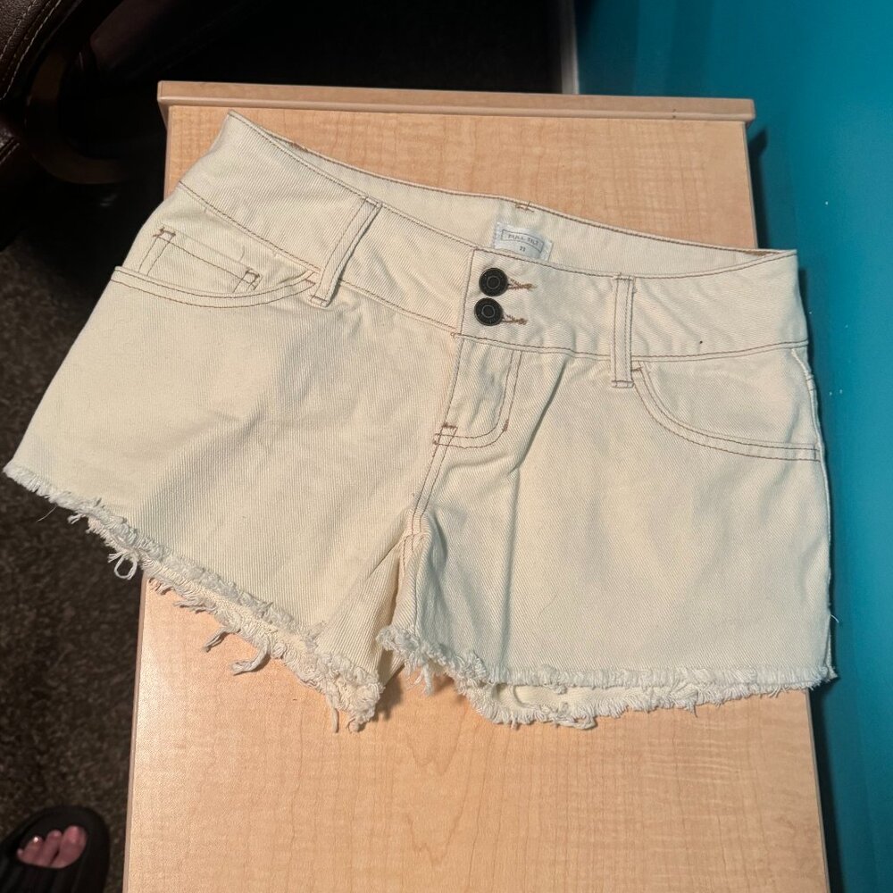 Full Tilt Demin midi shorts size 23 *NWOT (cream)
